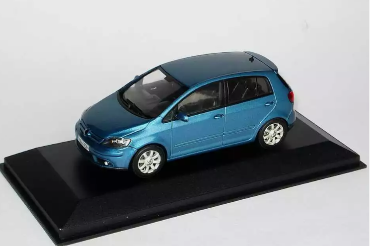 Volkswagen Golf 5 Plus - Minichamps